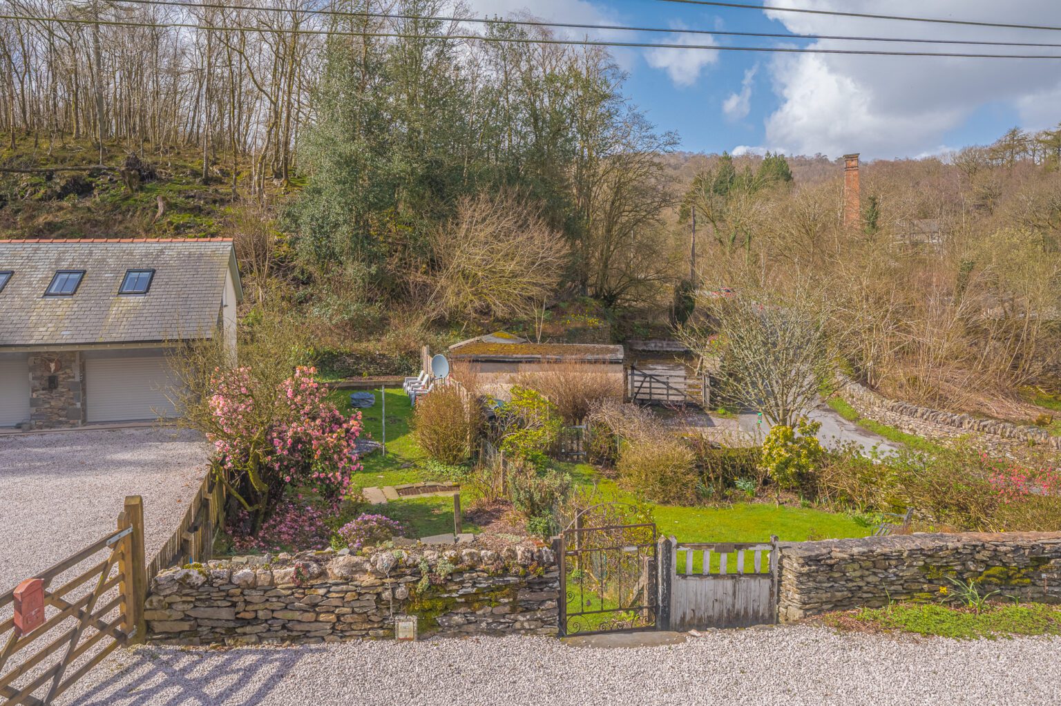 Woodside-Front-Garden-1